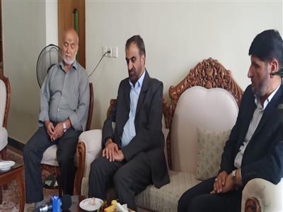 استاندار با خانواده شهيد استکي ديدار کرد